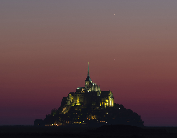 The beautiful conjunction of Venus, Mercury and Jupiter captured by Thierry Legault.